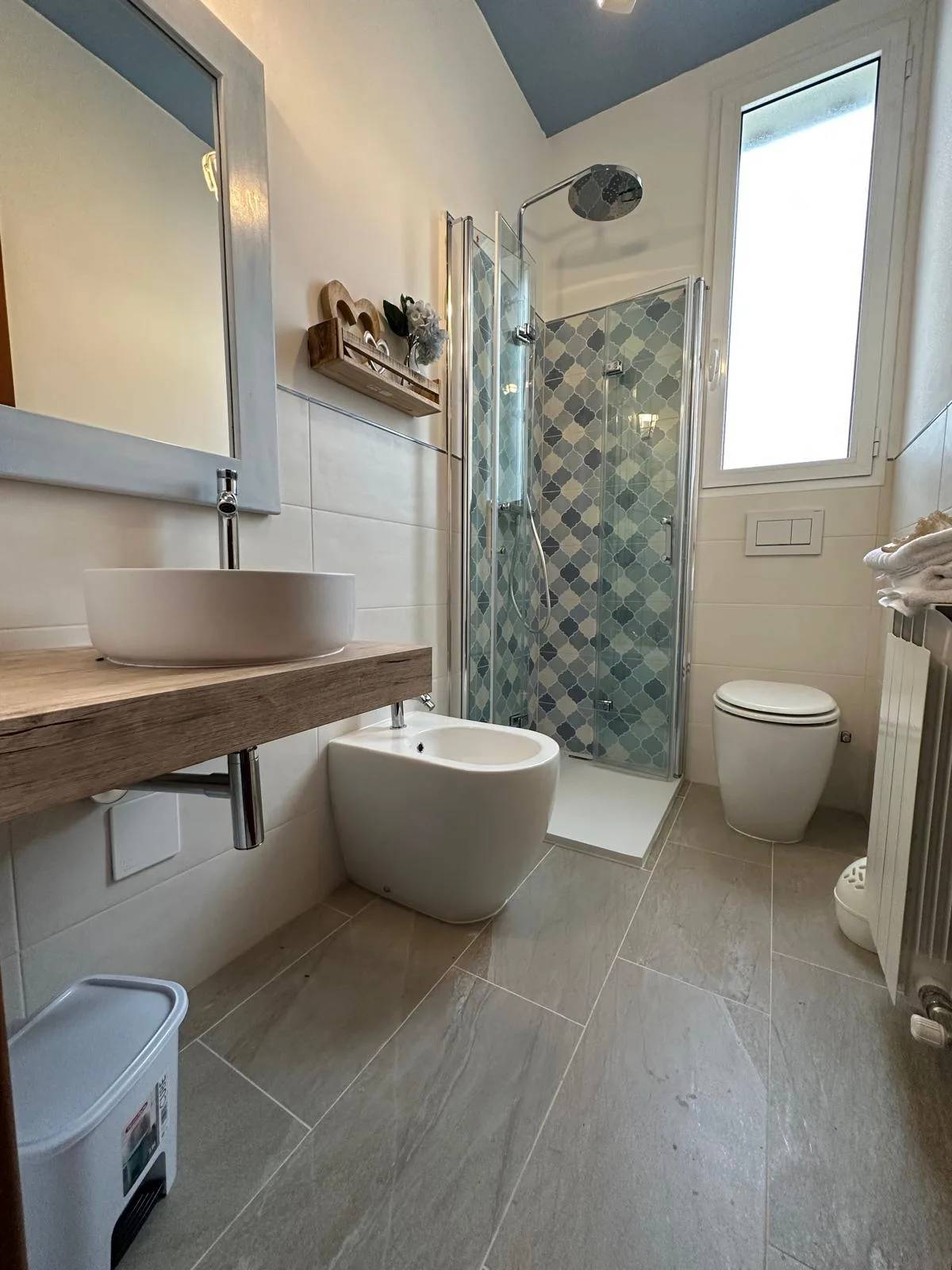 Bagno rinnovato — appartamento vacanze Comacchio