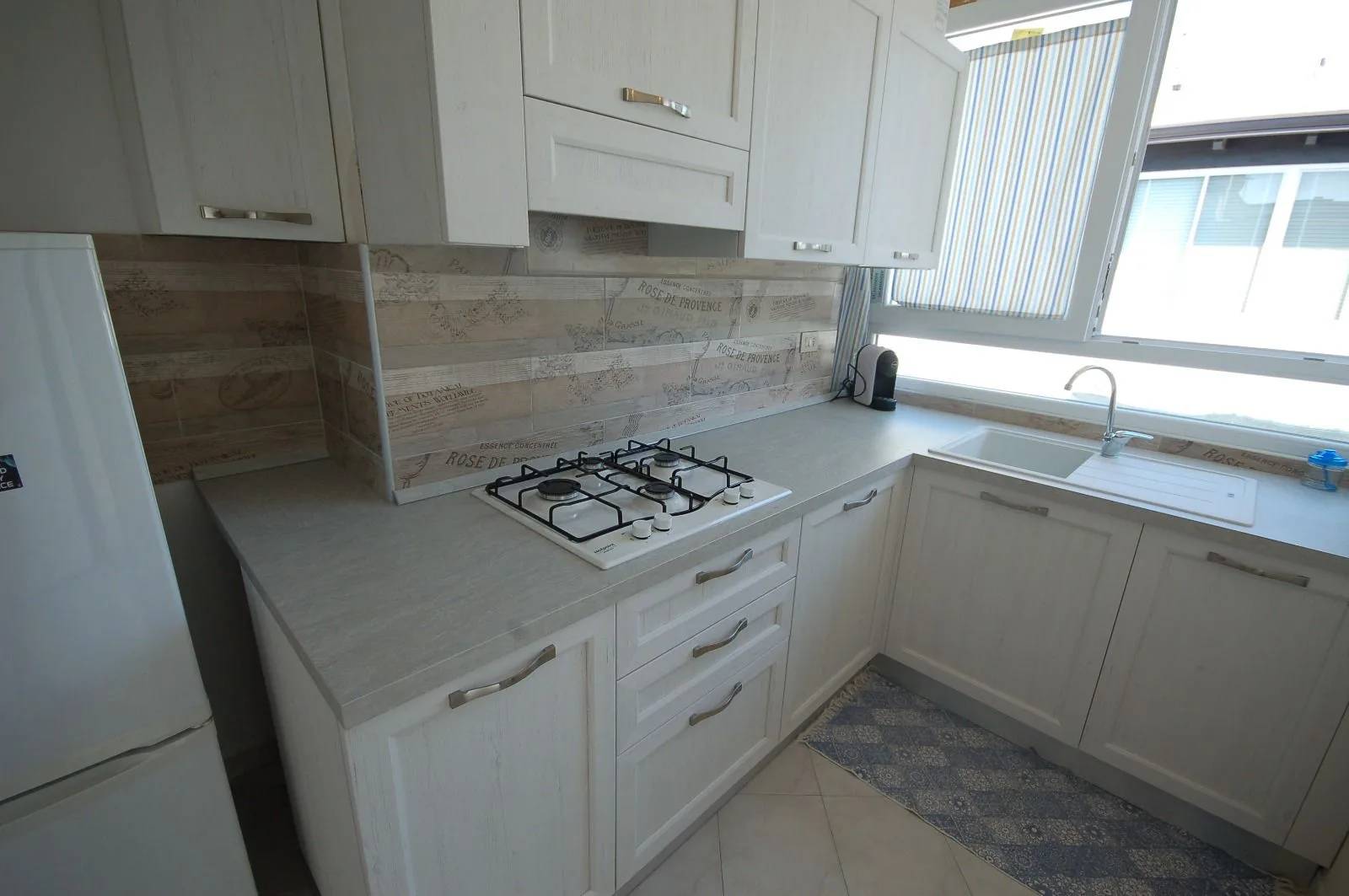 Cucina attrezzata con lavastoviglie — Andreas Haus, Lido di Pomposa